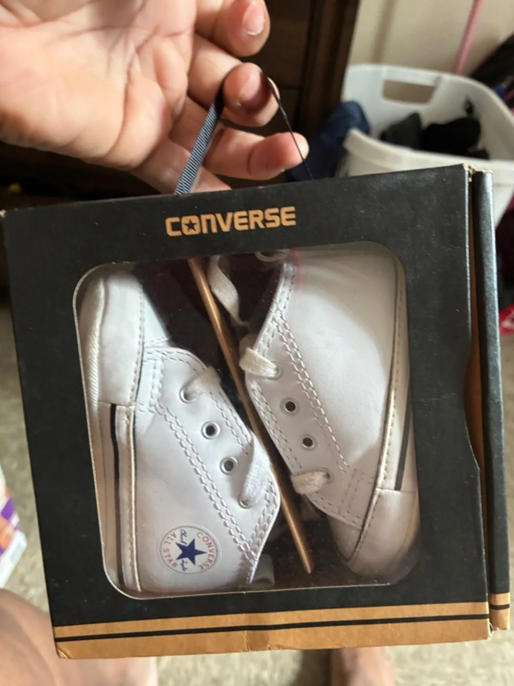 Converse Kids White Low Top Sneakers with Blue Star Logo. size 2c baby shoes